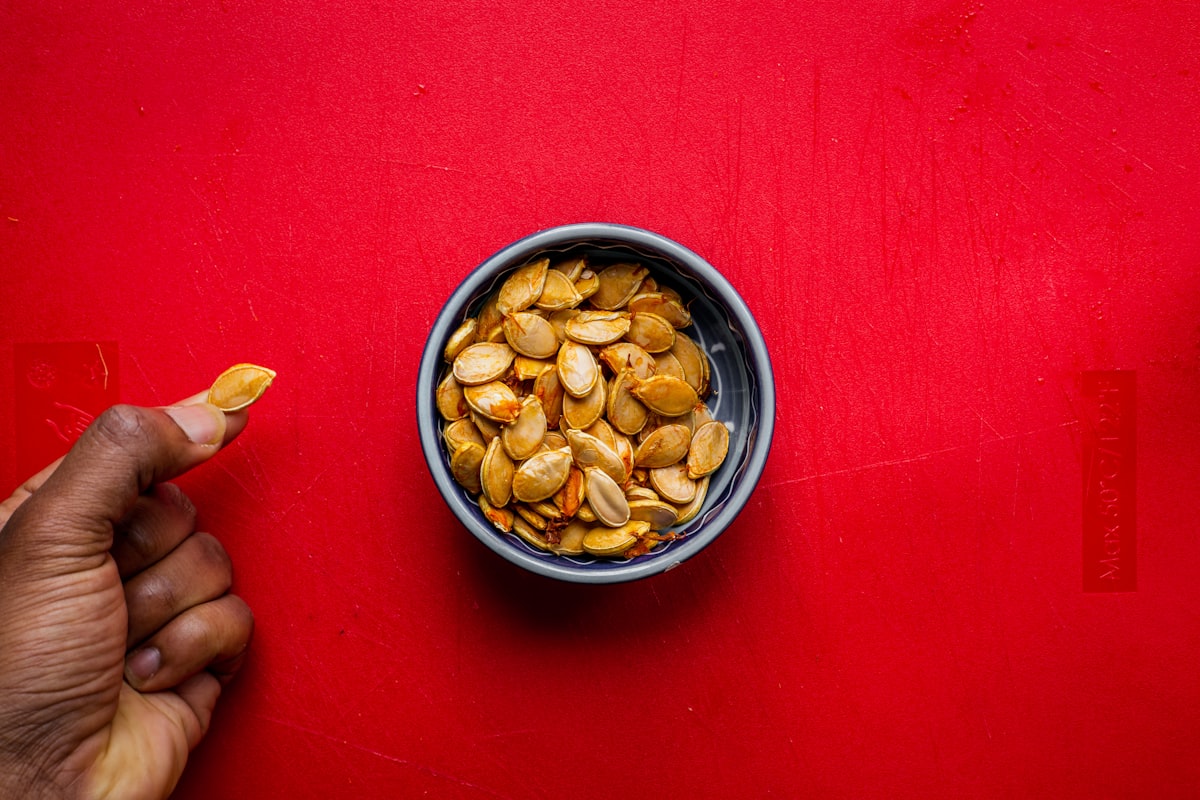 Kacang Almond dan Kurma